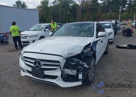 2017 Mercedes-Benz C 300 4Matic z USA, uszkodzony, nr VIN WDDWF4KB6HR215040